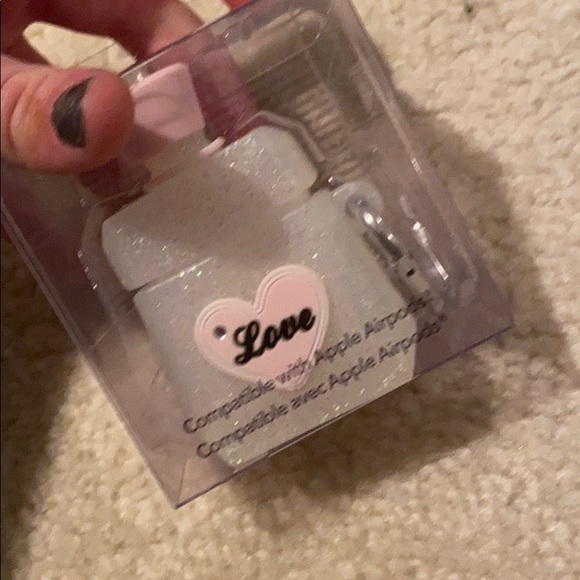 Apple AirPod Case - Picture 4 of 5